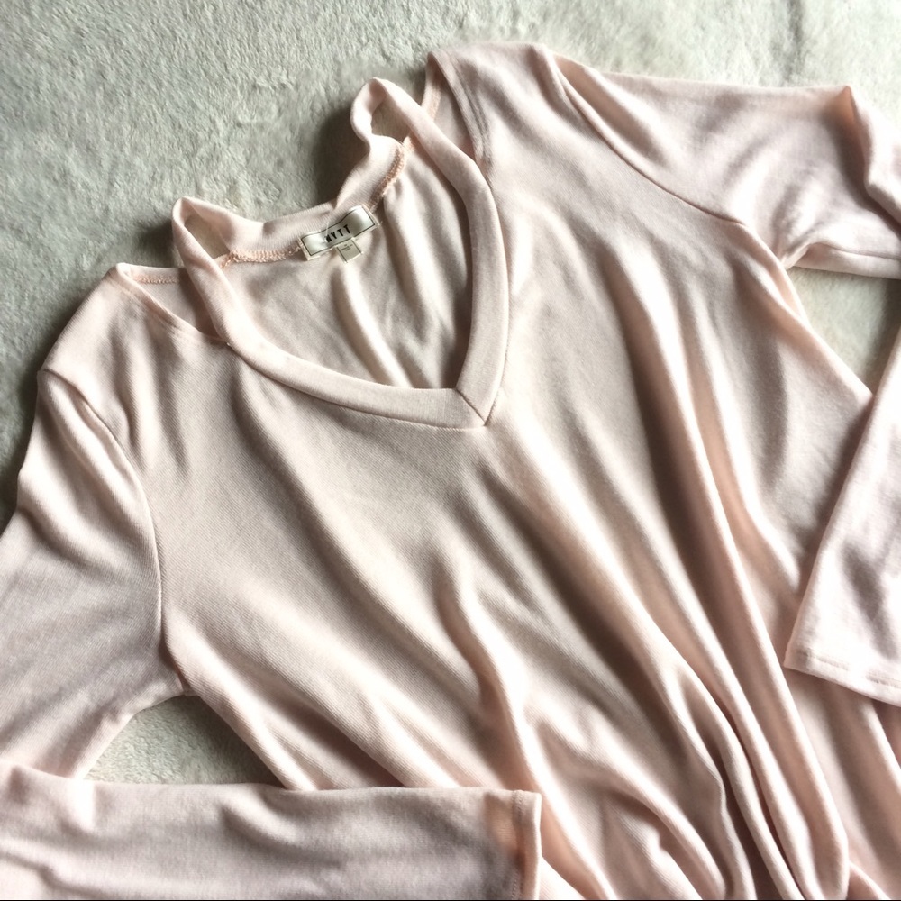 NYTT long sleeve cutout top
